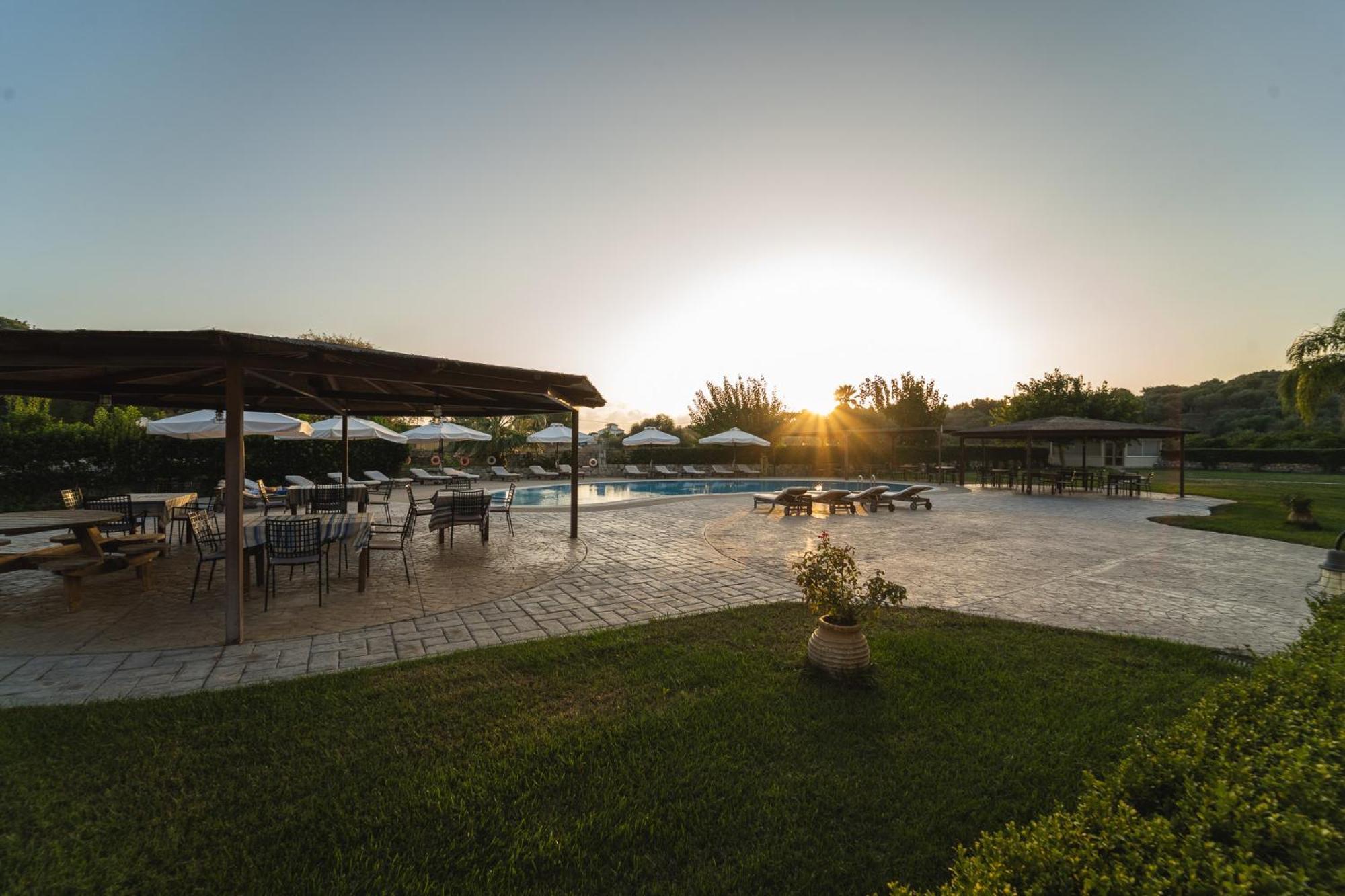 Tsokas Hotel Finikounta Exterior photo